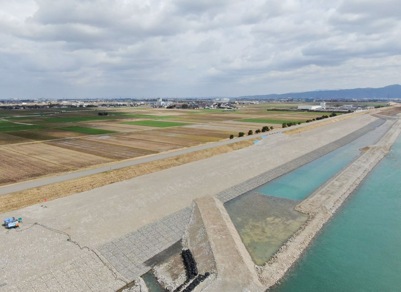 河川工事施工例
